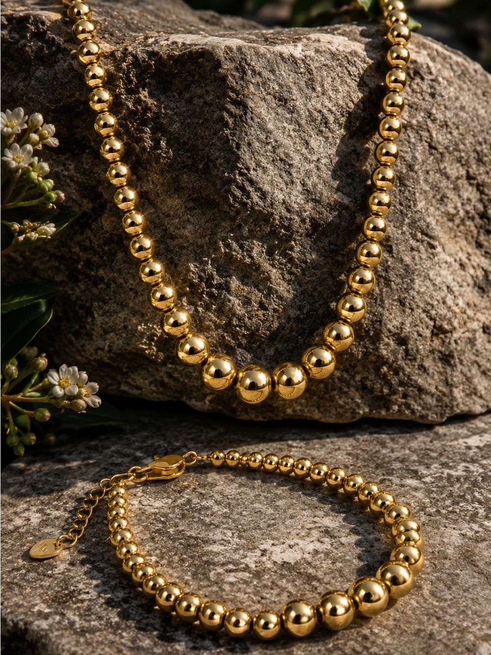 Shiny Gold Beaded Necklace and Bracelet Set. 18 K gold plated - Picture 3 of 9